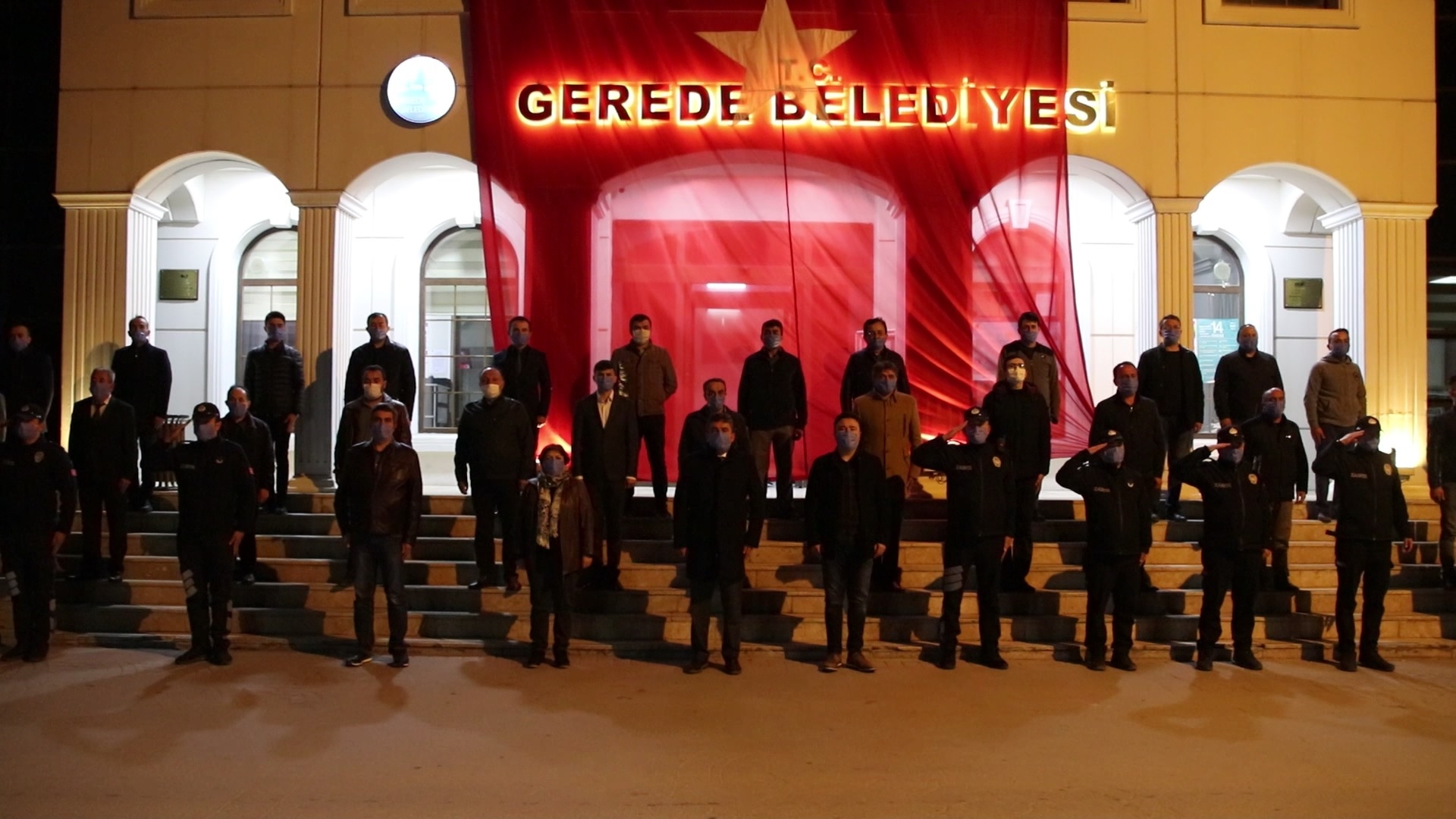 BELED�YE HOPARL�R�NDEN OKUNAN �ST�KLAL MAR�I�NA T�M GEREDE  E�L�K ETT�