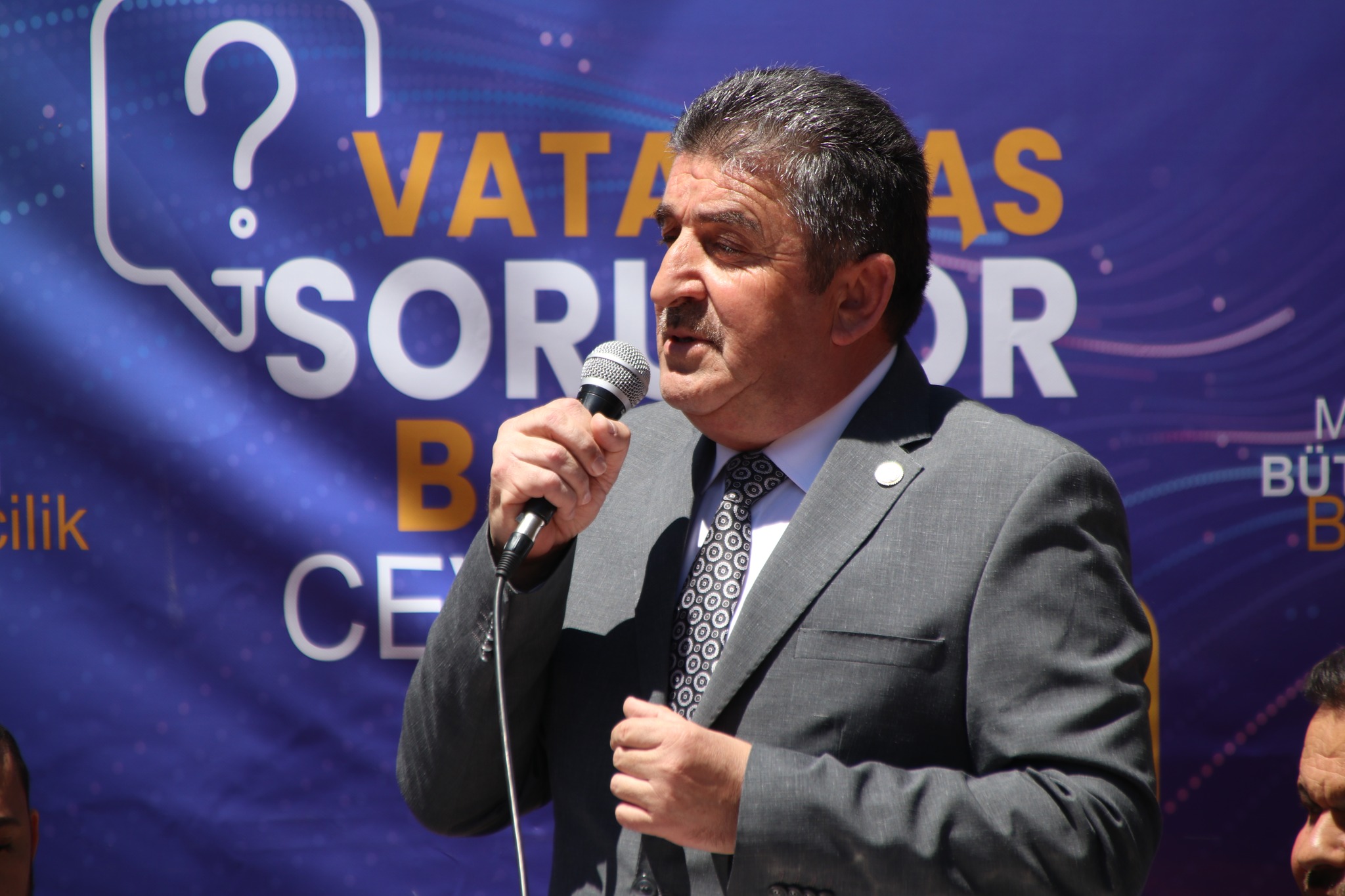 VATANDA� SORDU, BA�KAN CEVAPLADI