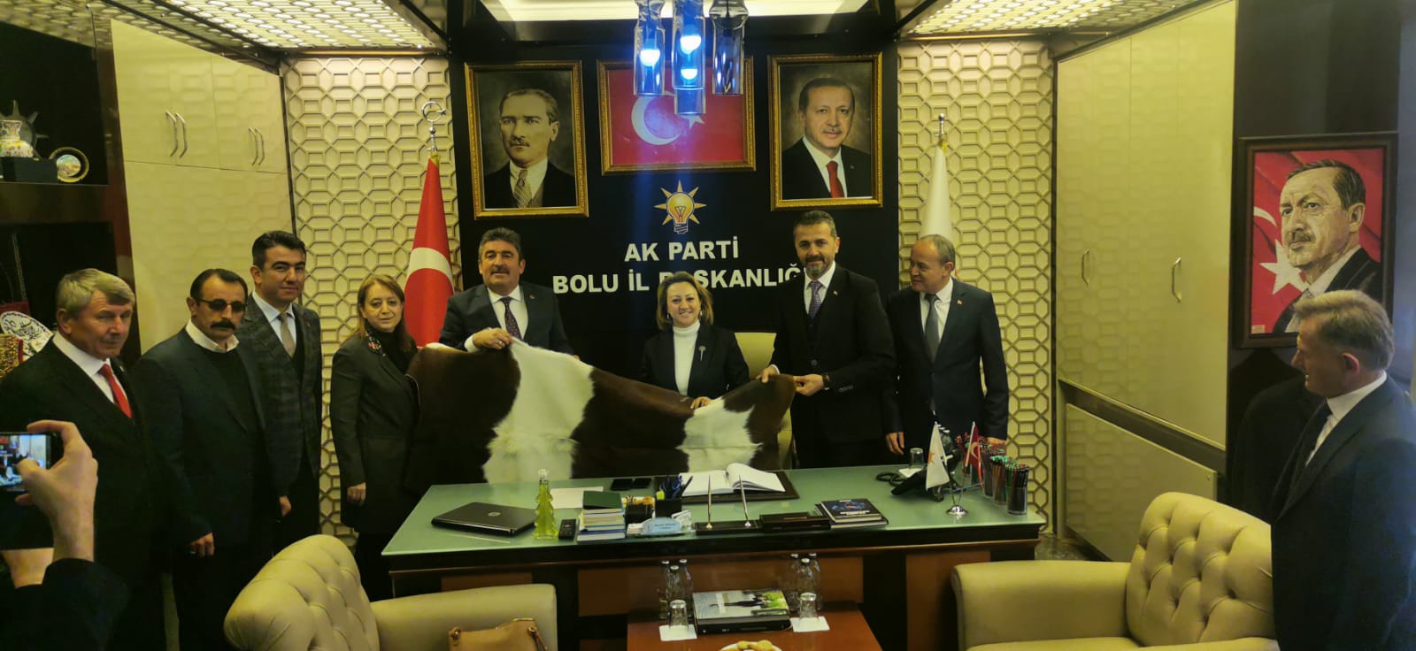 MUSTAFA ALLAR,  BAKAN YARDIMCISI �ZG�L �ZKAN YAVUZ �LE B�R ARAYA GELD�
