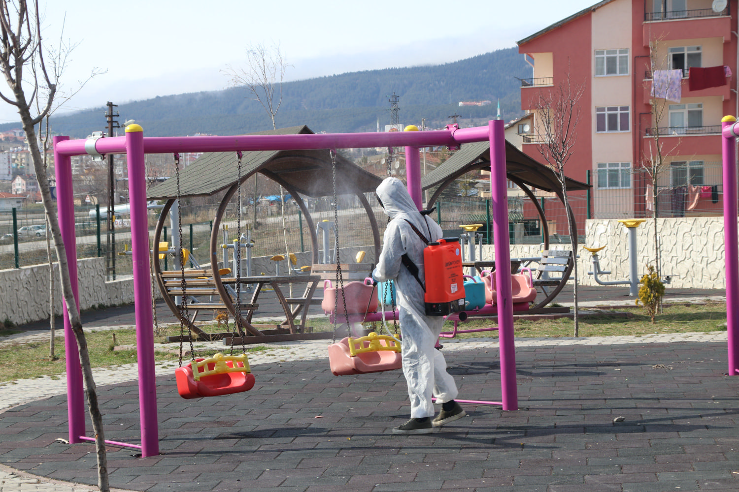 GEREDE�DE PARKLAR DEZENFEKTE ED�LD�